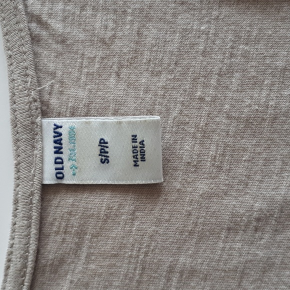 Old Navy Women's T Shirt - Picture 4 of 7